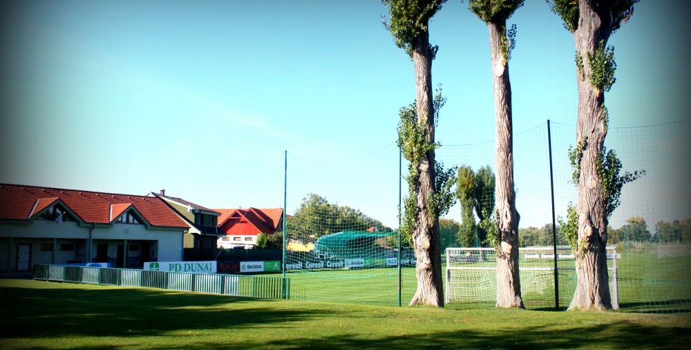 Zelená je tráva, futbal to je hra